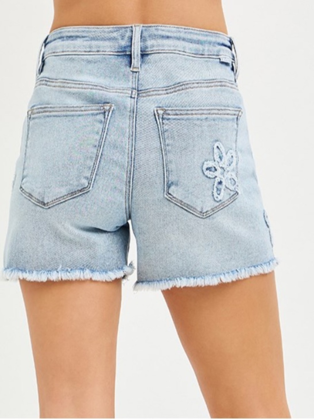 188 ❤️RISEN HIGH RISE FLOWER PATCHED SHORTS - Picture 3 of 3